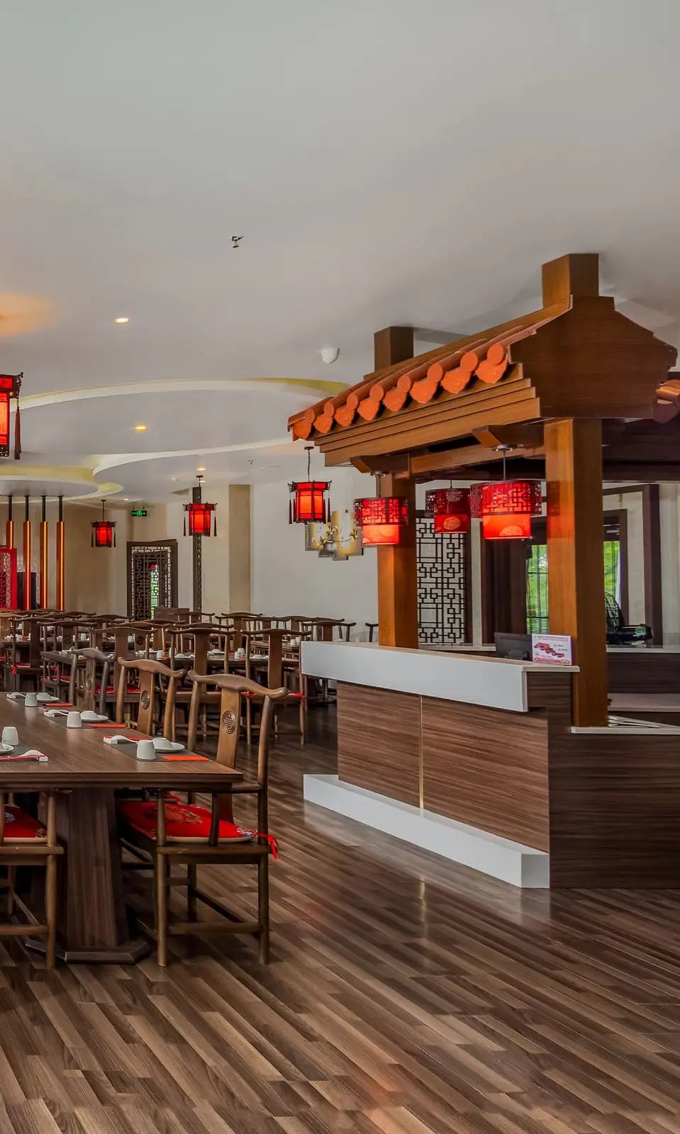 Nhà hàng Hoà Bình — góc nhìn khác