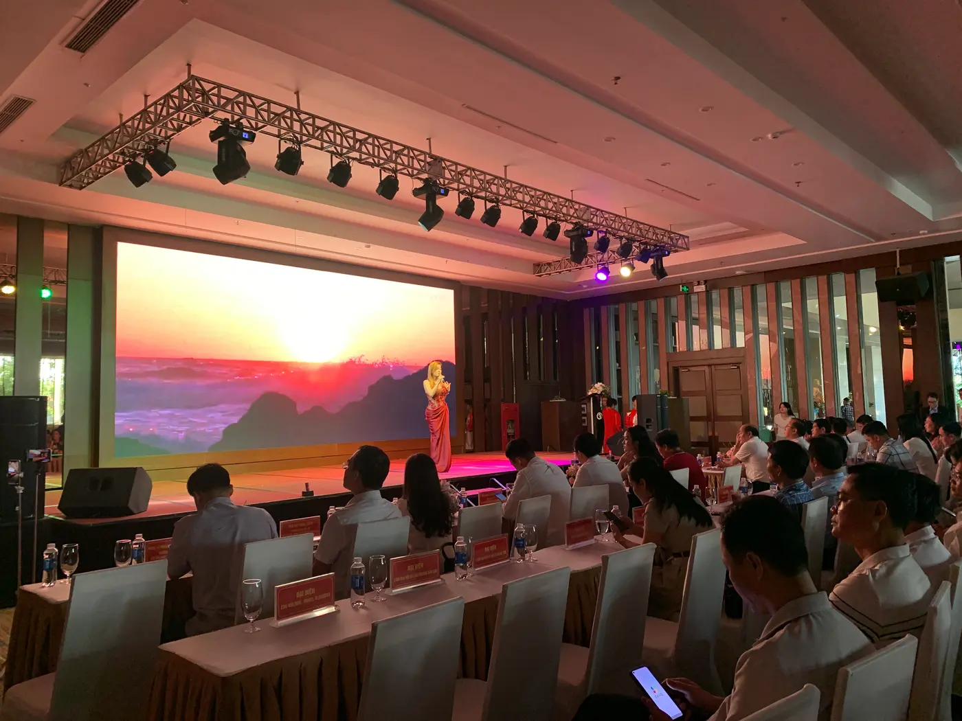 Sảnh Ruby — Central Hotel