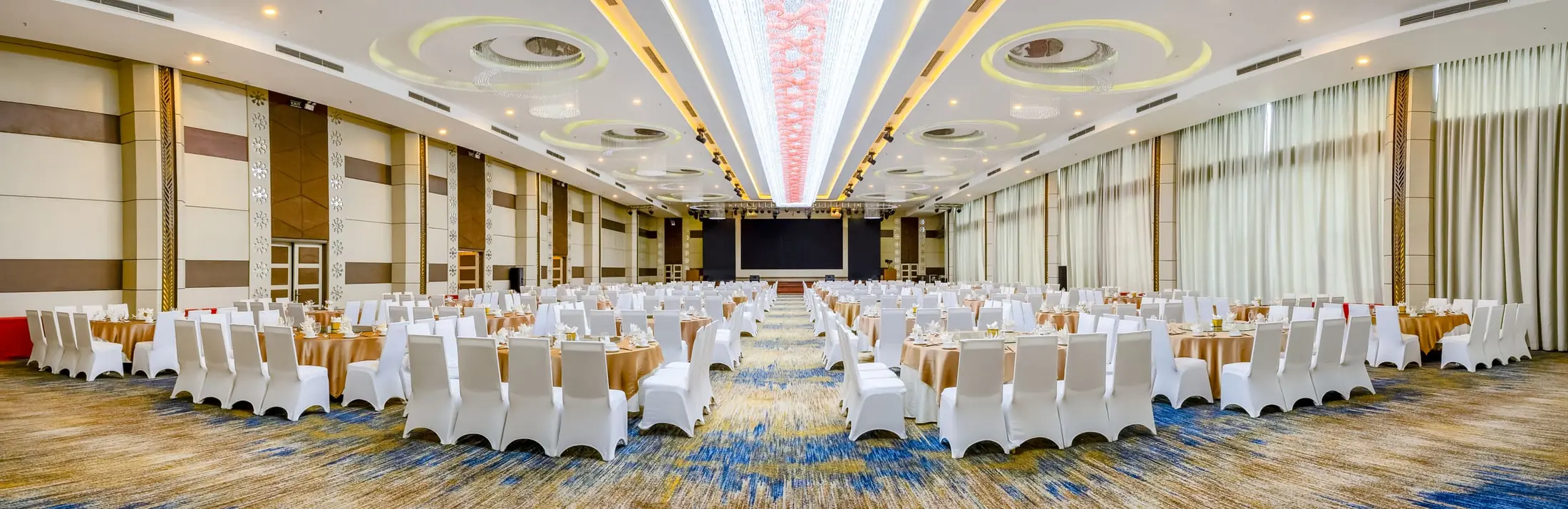 Sảnh tiệc lớn tại Central Hotel