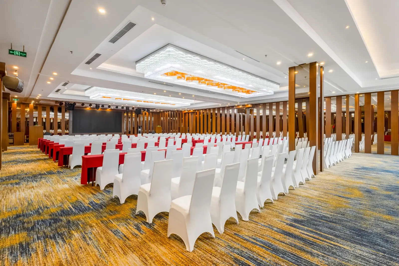 Bố trí kiểu nhà hát tại Central Hotel