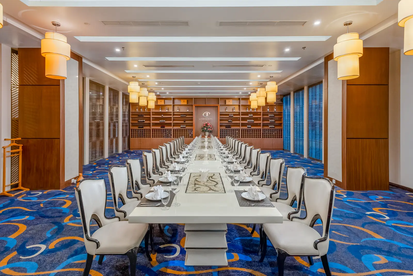VIP I — Central Hotel
