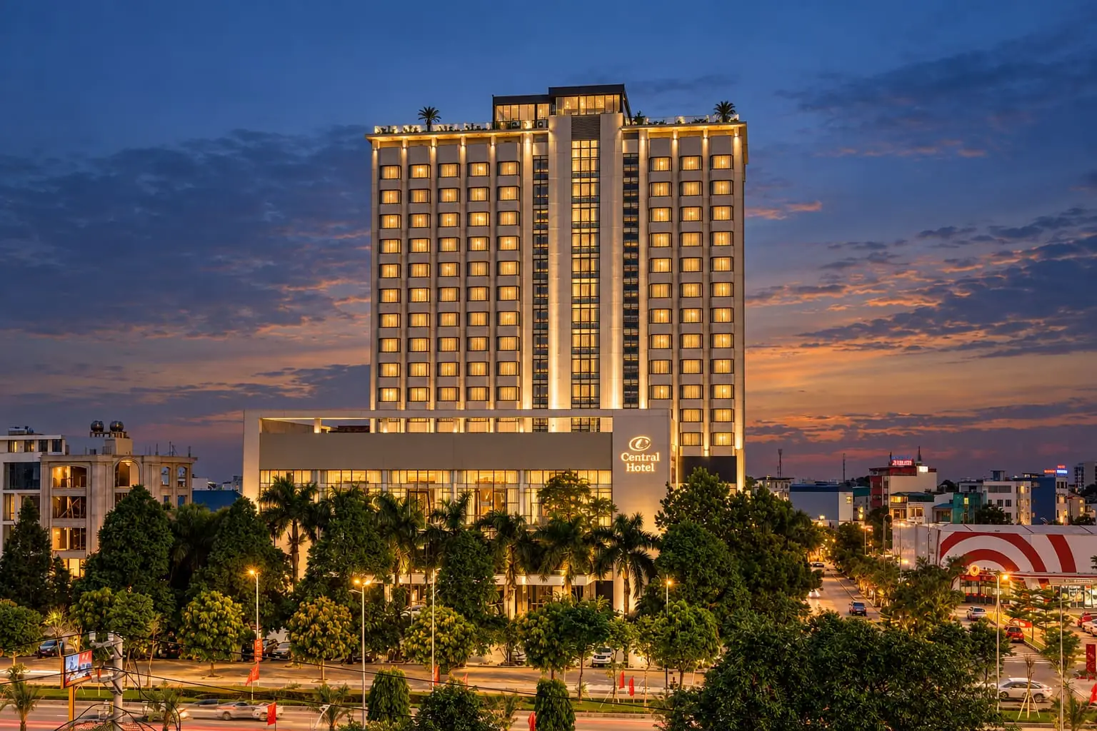 Central Hotel lúc lên đèn — Đại lộ Nguyễn Hoàng, TP. Thanh Hoá