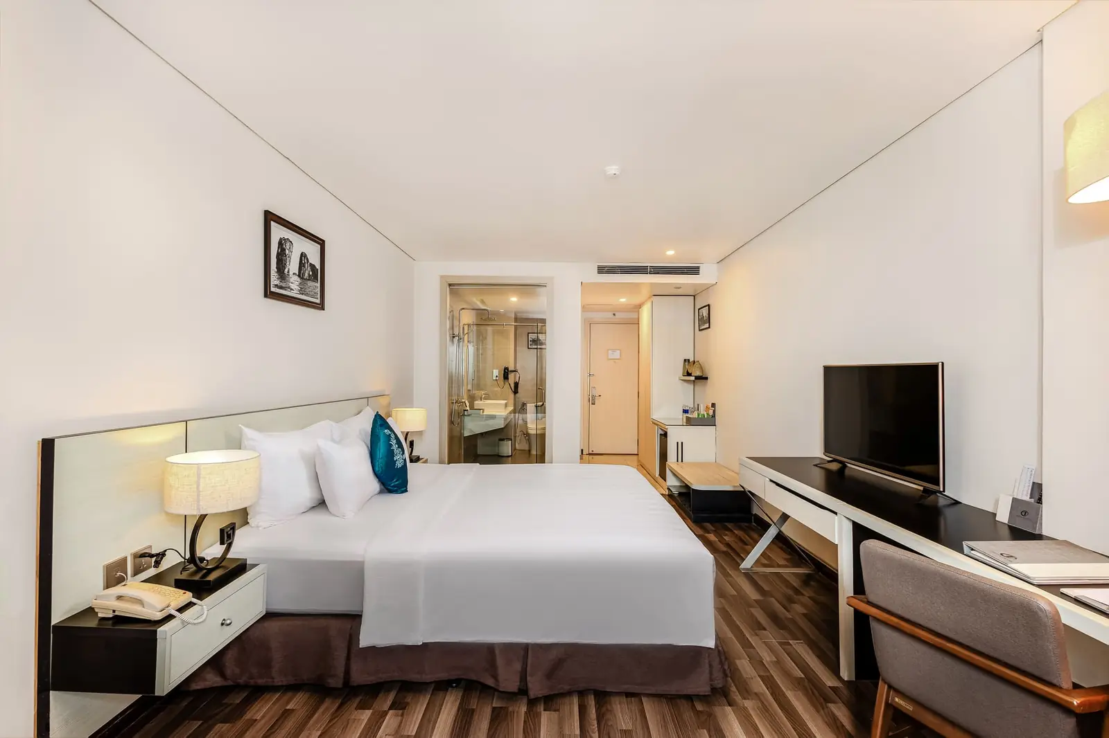 Premium King — Central Hotel