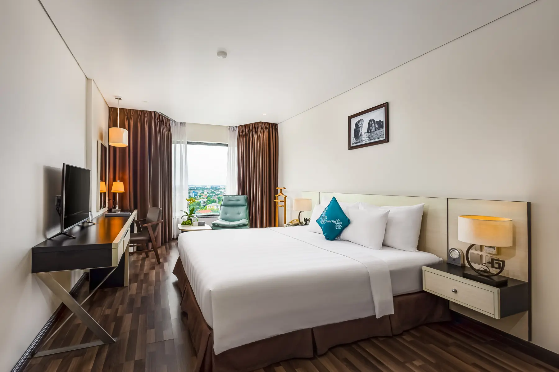 Premium King — Central Hotel