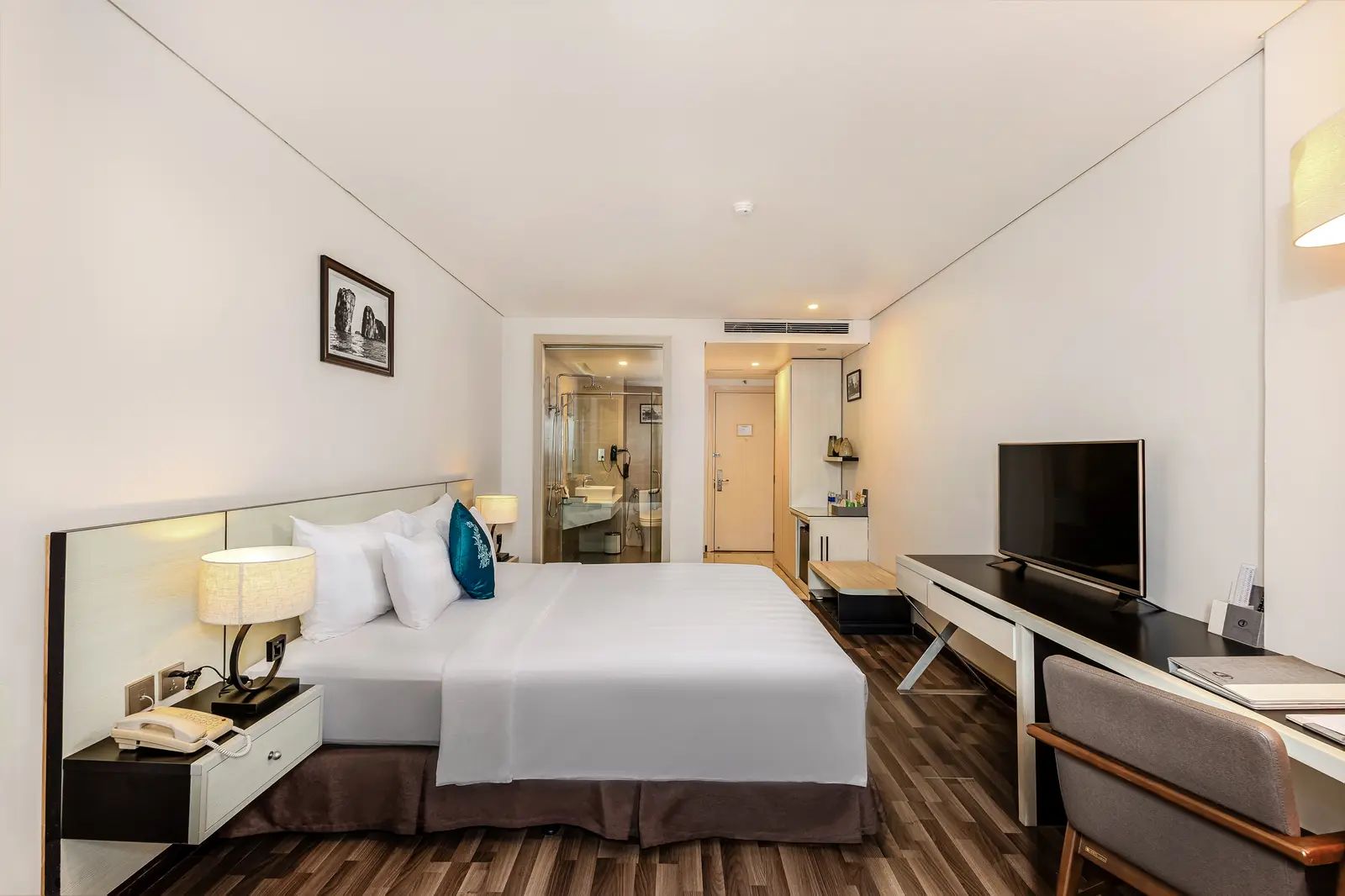 Phòng nghỉ tầng cao tại Central Hotel