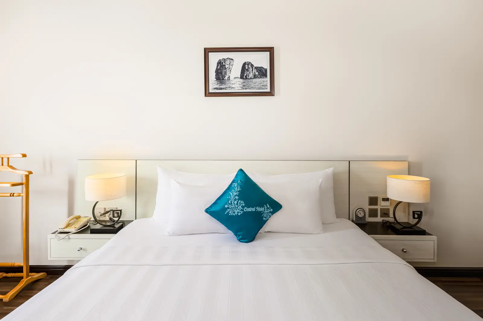 Premium King — Central Hotel