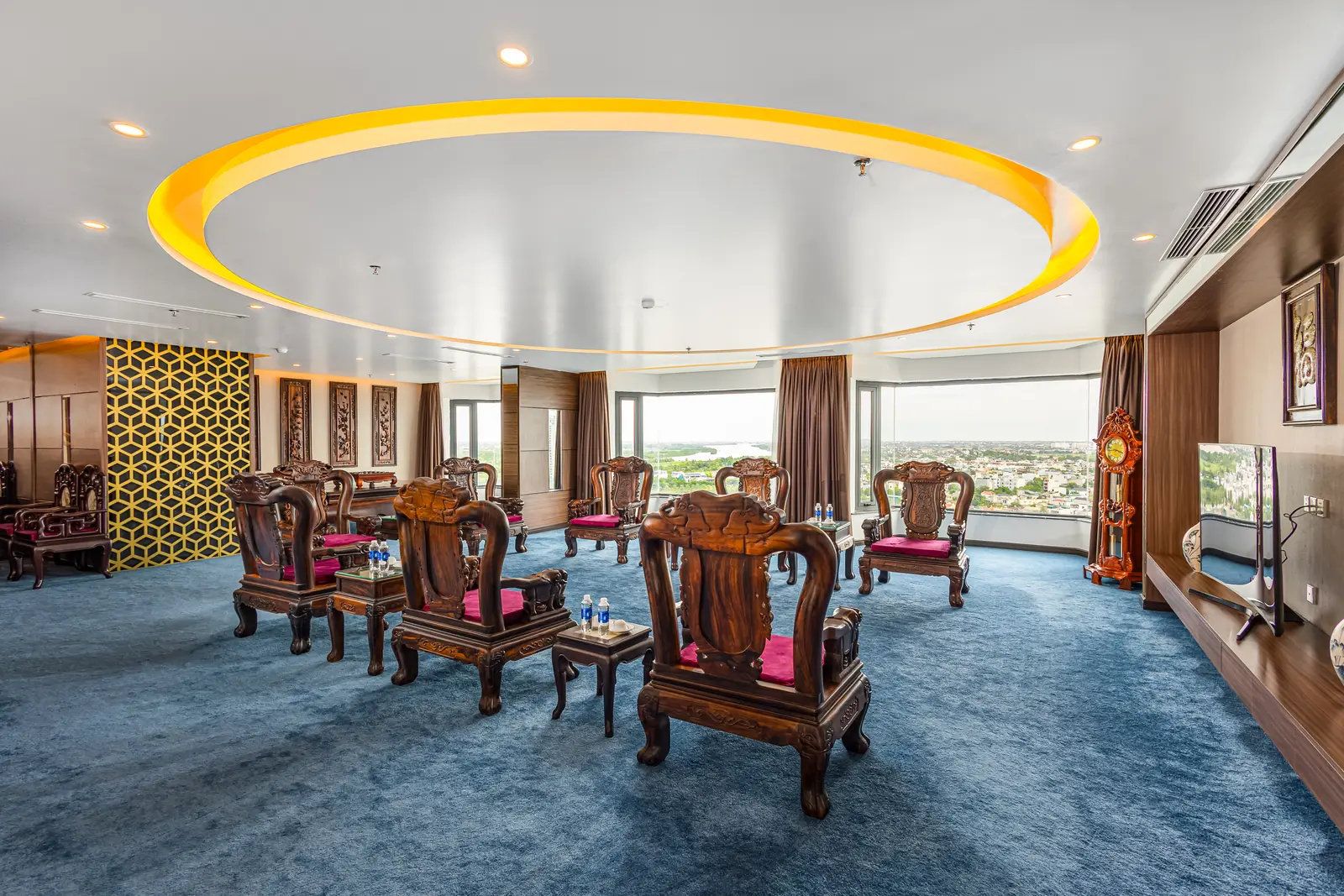 Presidential Suite — Central Hotel