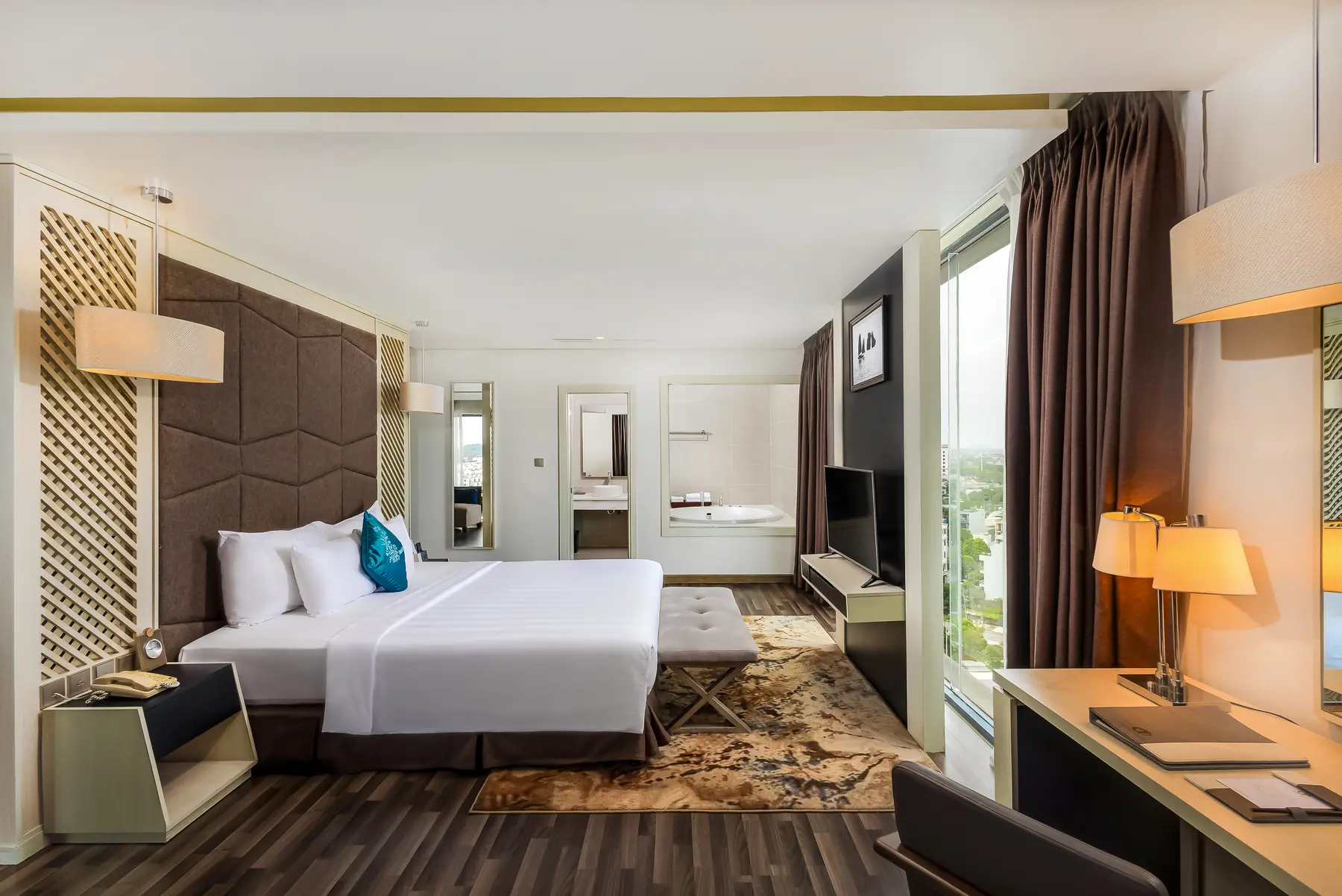 Central Suite — Central Hotel