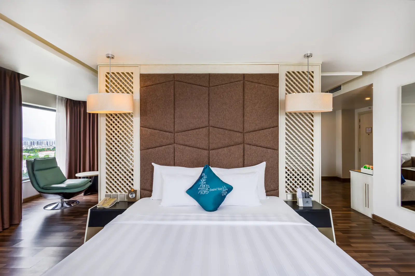 Central Suite — Central Hotel