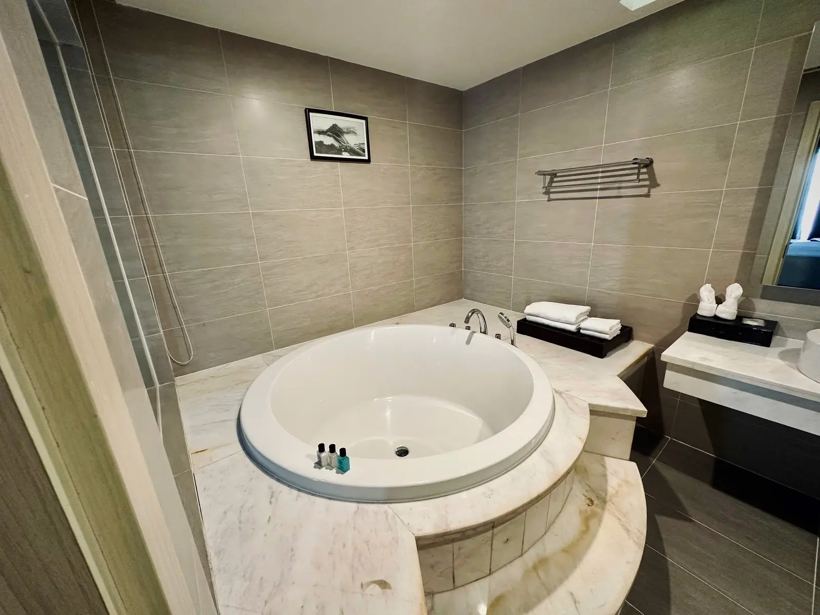 Central Suite — Central Hotel