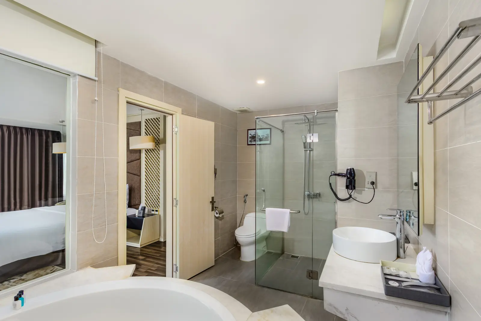 Central Suite — Central Hotel