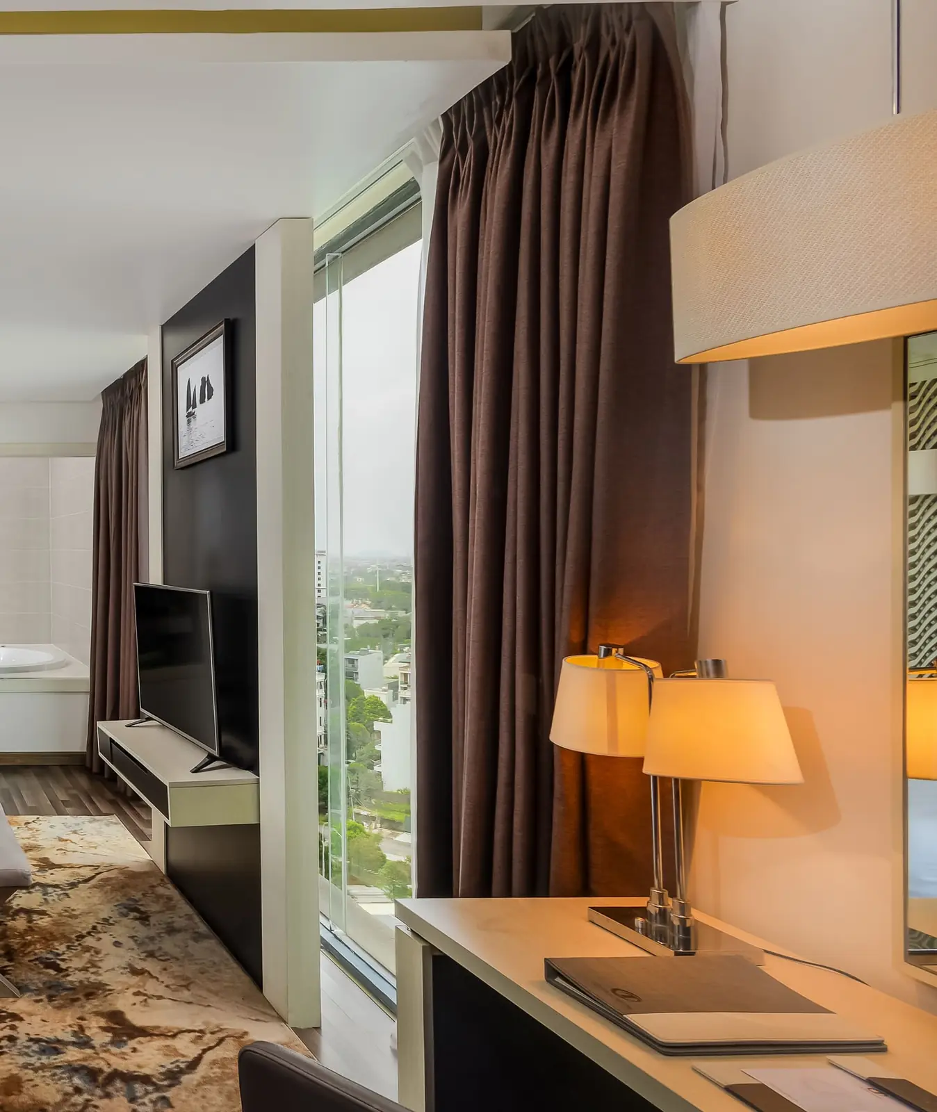 Central Suite — góc nhìn khác