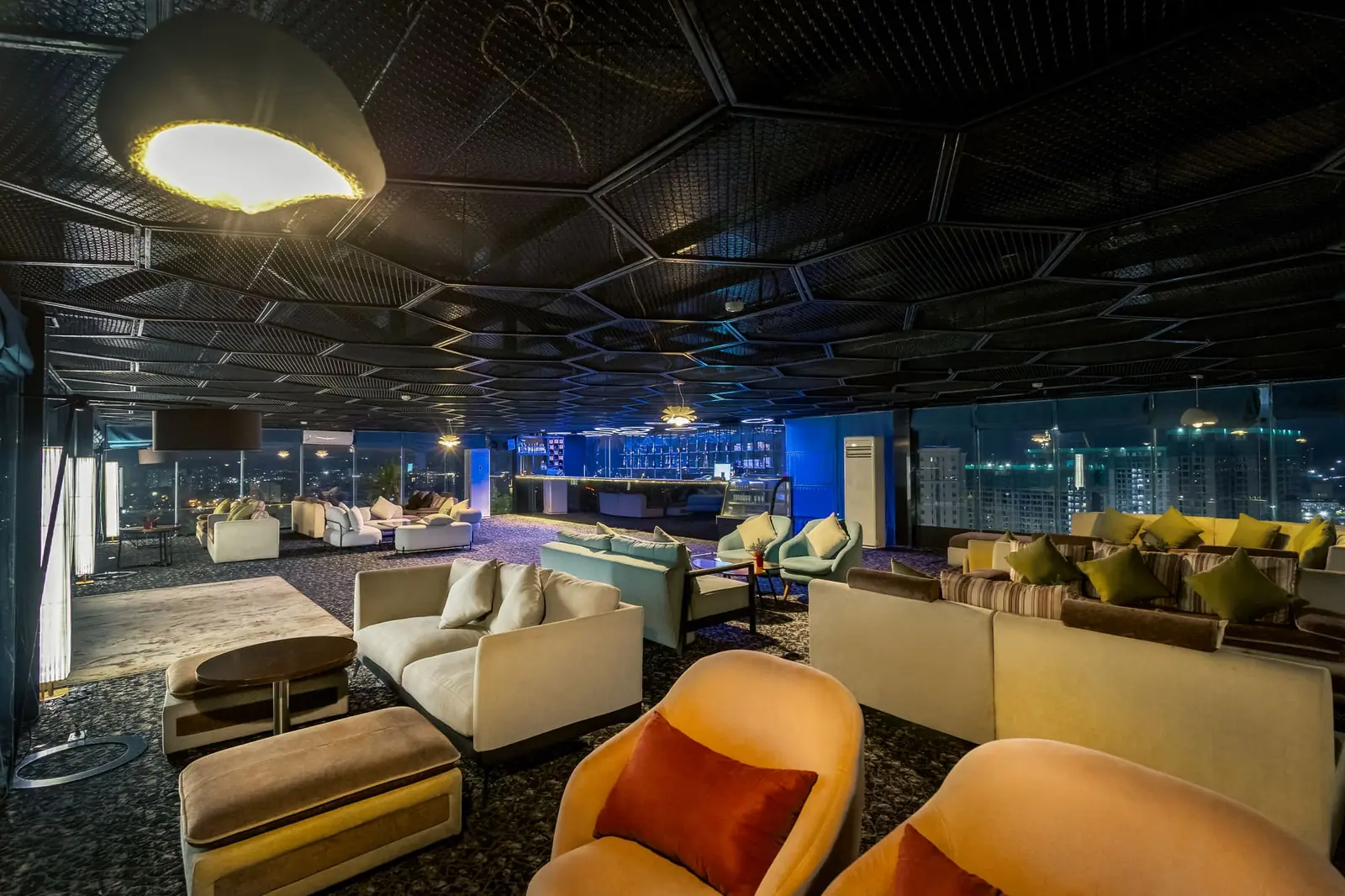 Skylight Restaurant & Bar — góc nhìn khác