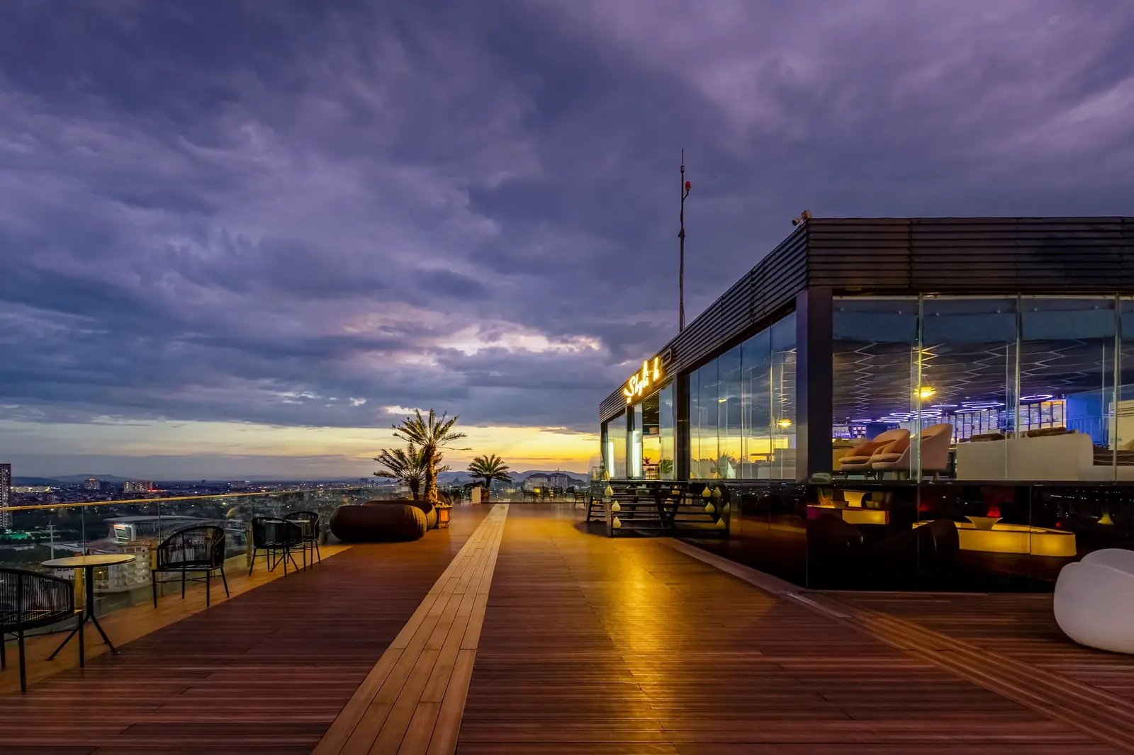 Skylight Restaurant & Bar